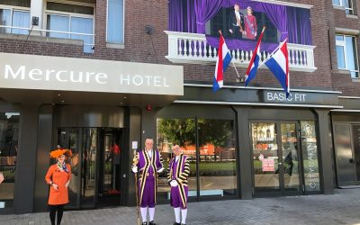 Koningsdag Koninklijk opgeluisterd door de Lakeien